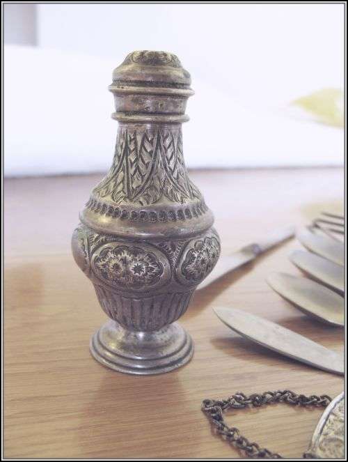 A job lot of 9 cutlery items