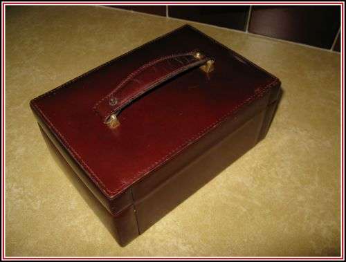 Jewelery box. Leather. Vintage.