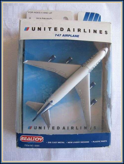REALTOY model plane United Airlines 747