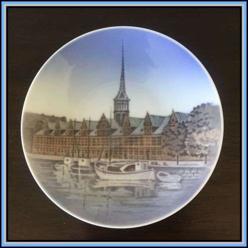 Royal Copenhagen collectable wall plate 11.5cm dia. CRAZY R 1 !!!