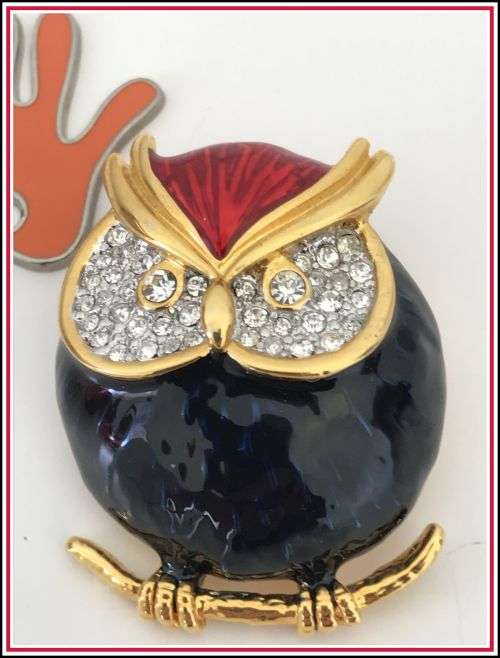 Brooch Owl. Costume jewelry 3.6cm x 2.8cm