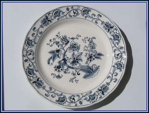 A dinner plate 'Double phoenix' pattern. Collectable vintage.