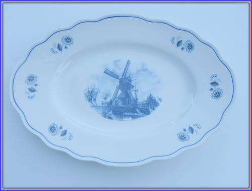 Delft serving plate. Size 29cm x 19.5cm. Mint condition.
