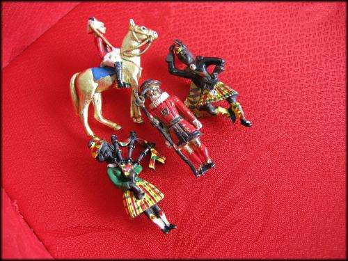 Four brooches - souvenirs from Scotland - vintage.