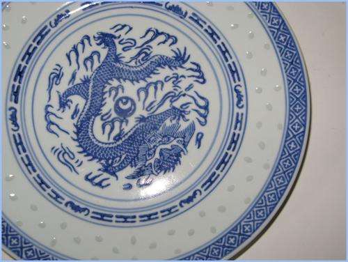 Chinese 'Rice' pattern dinner plate 23cm. Blue & White