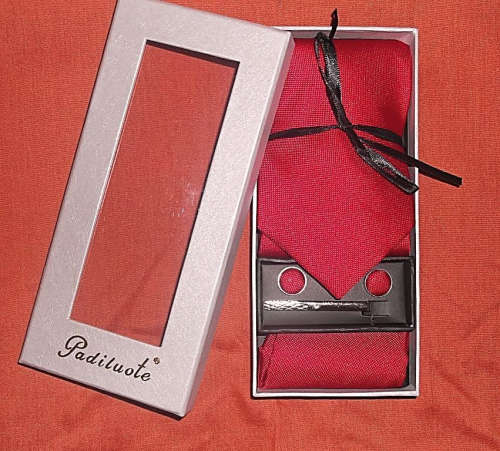 Stunning Tie Set in Ravishing Red