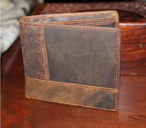 GENUINE LEATHER BI-FOLD WALLET IN GIFT BOX