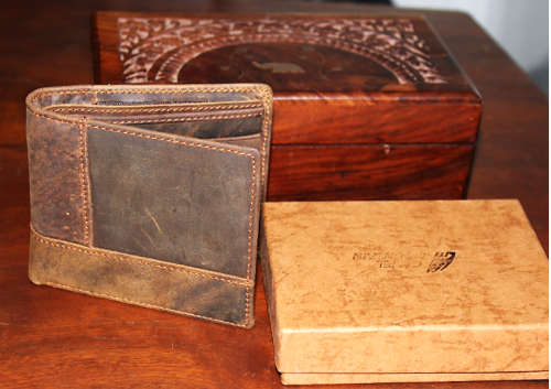 GENUINE LEATHER BI-FOLD WALLET IN GIFT BOX