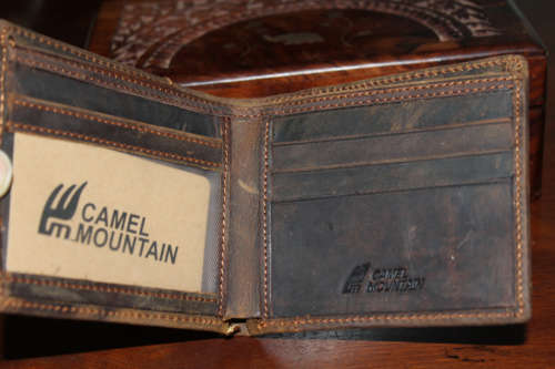 GENUINE LEATHER BI-FOLD WALLET IN GIFT BOX