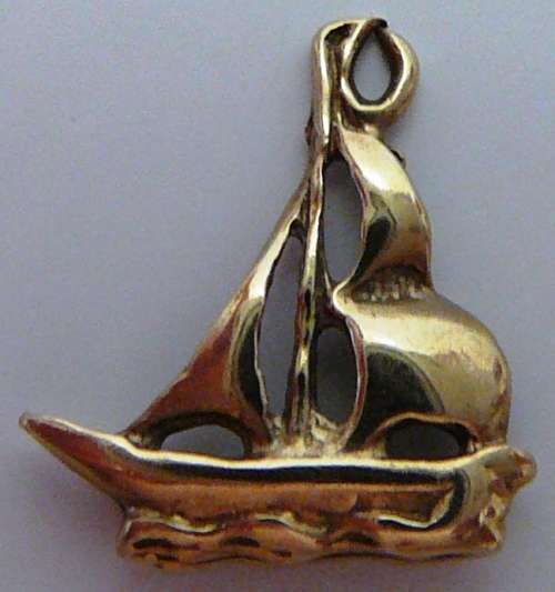 9 ct Gold Charm - A Sailing Ship