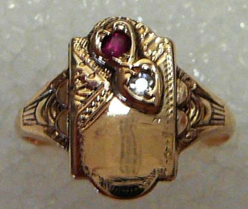 Vintage 9 ct Gold Ladies Signet Ring set with with One Clear and one Pink Stone