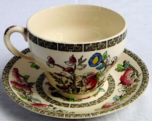 Vintage Johnson Bros Tea Cups & Saucers - Indian Tree Pattern