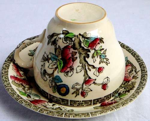 Vintage Johnson Bros Tea Cups & Saucers - Indian Tree Pattern