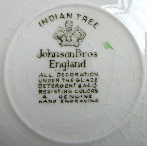 Vintage Johnson Bros Tea Cups & Saucers - Indian Tree Pattern
