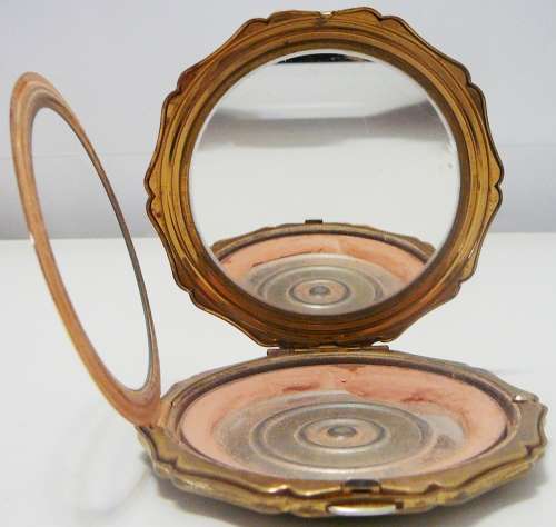 A Vintage Powder Compact by Stratton - Pretty Flowers