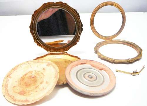 A Vintage Powder Compact by Stratton - Pretty Flowers