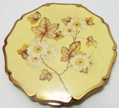 A Vintage Powder Compact by Stratton - Pretty Flowers