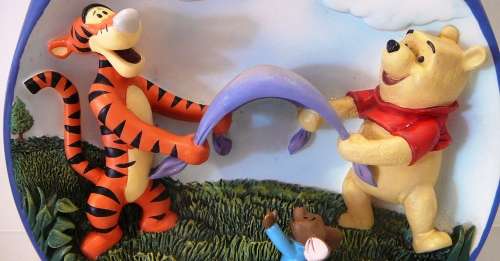 HIP HIP POOHRAY A Winnie the Pooh Hanging Plate