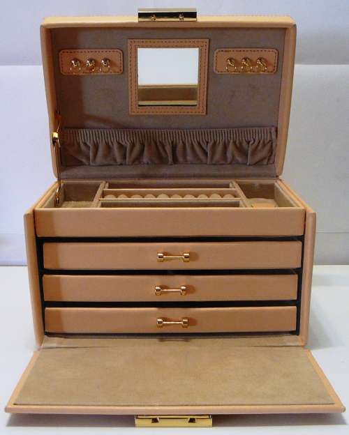 An Unused Salmon Pink Genuine Leather  Large Travel Jewellery Case from Leathersmith of London