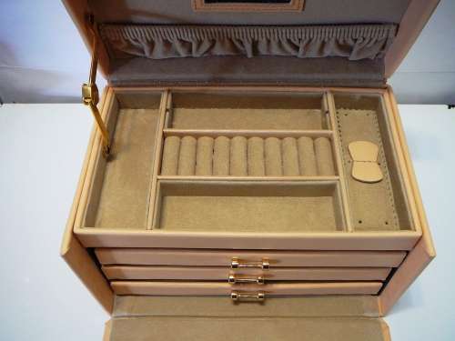 An Unused Salmon Pink Genuine Leather  Large Travel Jewellery Case from Leathersmith of London