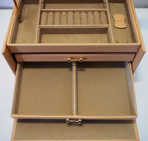 An Unused Salmon Pink Genuine Leather  Large Travel Jewellery Case from Leathersmith of London