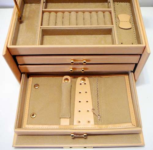 An Unused Salmon Pink Genuine Leather  Large Travel Jewellery Case from Leathersmith of London