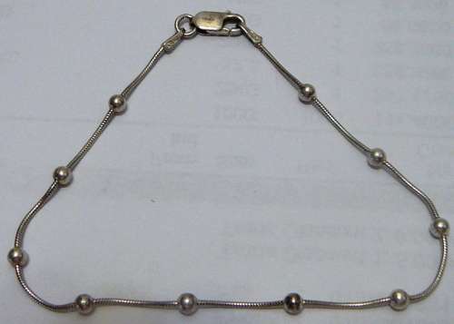 A Delicate Sterling Silver Bracelet Chain with 10 Spheres - Italy