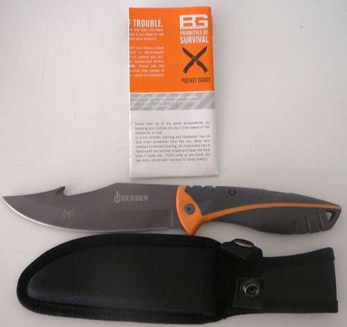 Bear Grylls Gut Hook Knife Complete with Pouch in Box