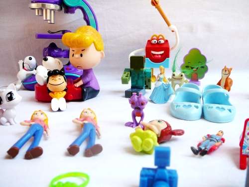 59 Pieces of Mixed Toys - Snoopy, Lucy and Schroeder and a Toy Microscope