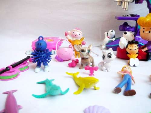 59 Pieces of Mixed Toys - Snoopy, Lucy and Schroeder and a Toy Microscope
