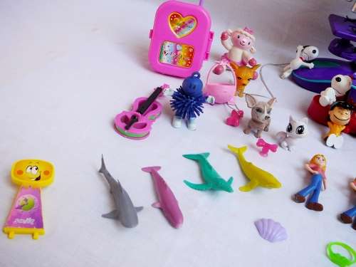 59 Pieces of Mixed Toys - Snoopy, Lucy and Schroeder and a Toy Microscope