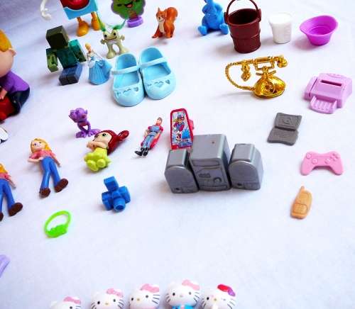 59 Pieces of Mixed Toys - Snoopy, Lucy and Schroeder and a Toy Microscope