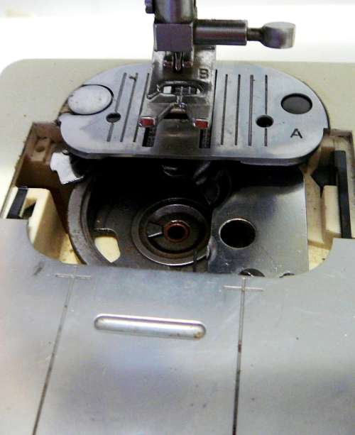 Singer Sewing Machine Model 5910 Harmonie