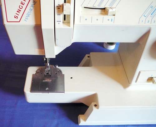 Singer Sewing Machine Model 5910 Harmonie