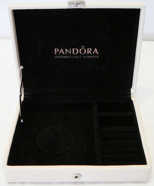 For your Rings and Pretty Things A Genuine Leather Pale Pink Pandora Jewellery Box