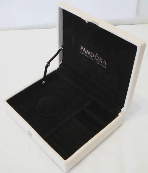 For your Rings and Pretty Things A Genuine Leather Pale Pink Pandora Jewellery Box