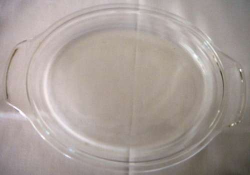 An Anchor Hocking Oval Casserole Dish in Stainless Steel Stand