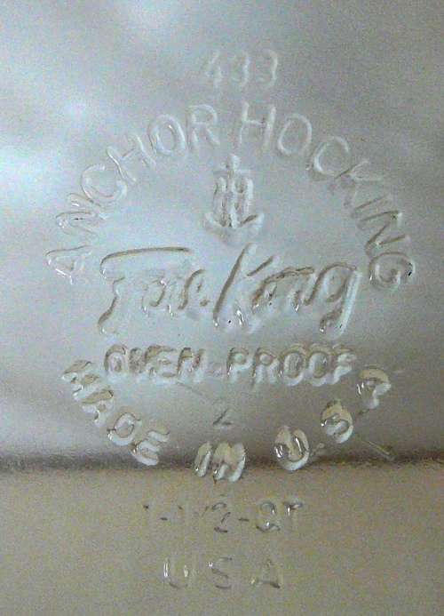 An Anchor Hocking Oval Casserole Dish in Stainless Steel Stand