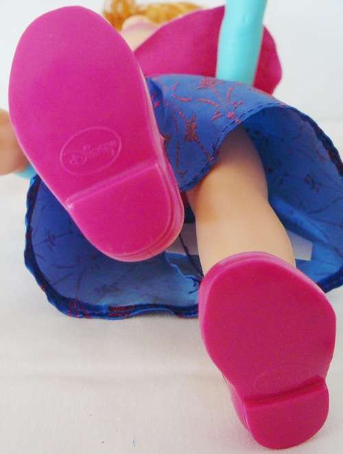 Adorable Doll - Very Collectible  'Anna' From Frozen