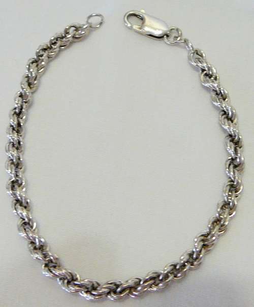 An Elegant Sterling Silver Twisted Bracelet Chain