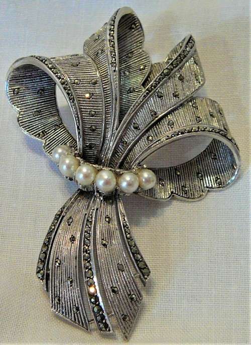 A Stunning Vintage Sterling Silver Brooch set with 6 Pearls and Marcasites