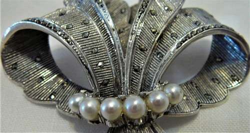 A Stunning Vintage Sterling Silver Brooch set with 6 Pearls and Marcasites