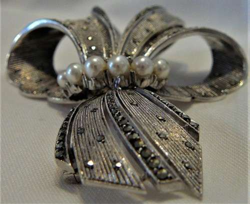 A Stunning Vintage Sterling Silver Brooch set with 6 Pearls and Marcasites