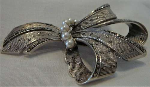 A Stunning Vintage Sterling Silver Brooch set with 6 Pearls and Marcasites
