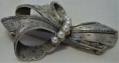 A Stunning Vintage Sterling Silver Brooch set with 6 Pearls and Marcasites