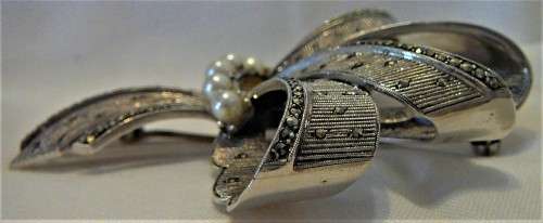 A Stunning Vintage Sterling Silver Brooch set with 6 Pearls and Marcasites