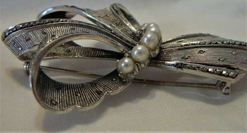 A Stunning Vintage Sterling Silver Brooch set with 6 Pearls and Marcasites