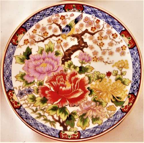 A Collection of 4 Japanese Decorative Plates