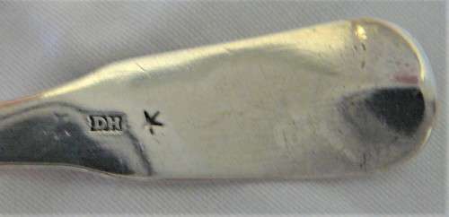 A Single Vintage Fiddle Pattern Teaspoon