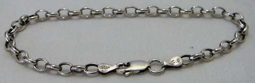 A Very Smart Sterling Silver Bracelet Chain